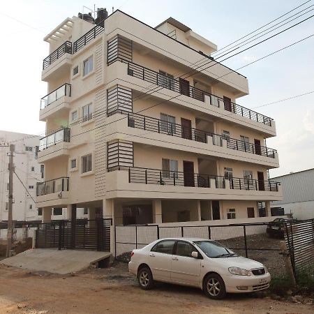 Qualtems Guest House-With Ac Options บังกาลอร์ ภายนอก รูปภาพ