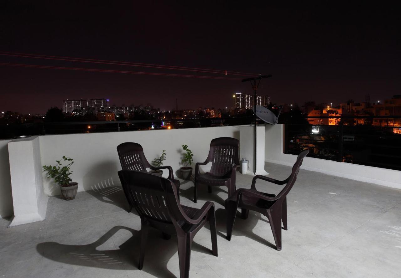 Qualtems Guest House-With Ac Options บังกาลอร์ ภายนอก รูปภาพ