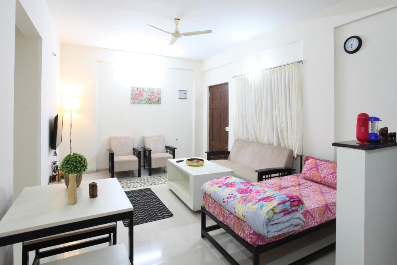 Qualtems Guest House-With Ac Options บังกาลอร์ ภายนอก รูปภาพ