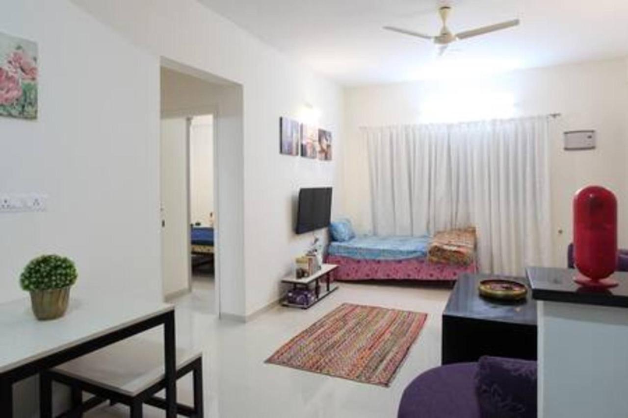 Qualtems Guest House-With Ac Options บังกาลอร์ ภายนอก รูปภาพ