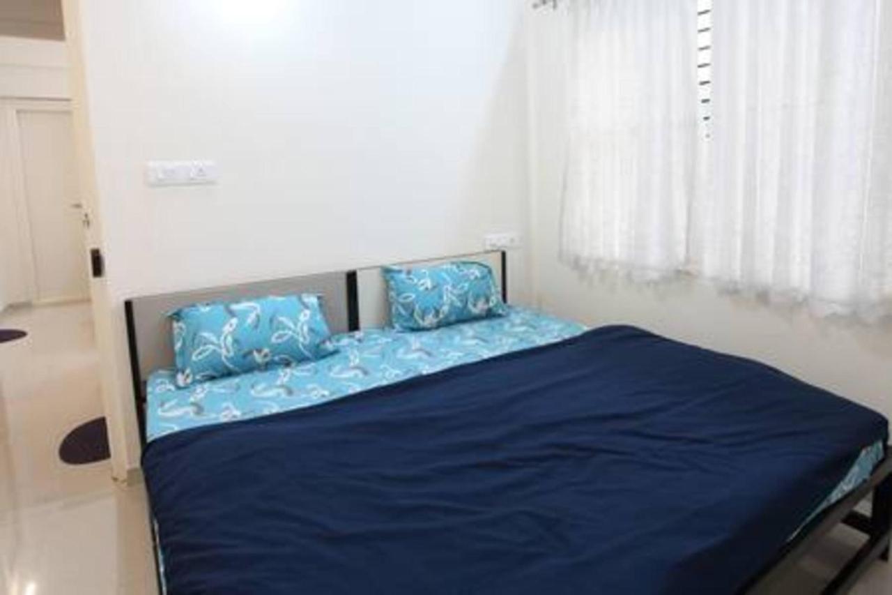 Qualtems Guest House-With Ac Options บังกาลอร์ ภายนอก รูปภาพ
